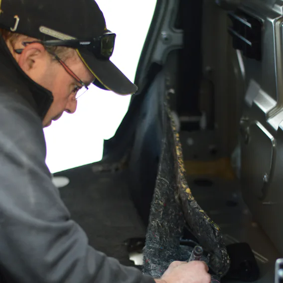 4x4 Mechanic working on 4x4 in Mount Gambier Trident Tyres